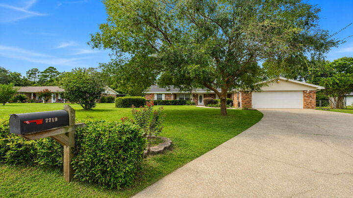 Property Photo:  7719 Brandywood Drive  FL 32526 