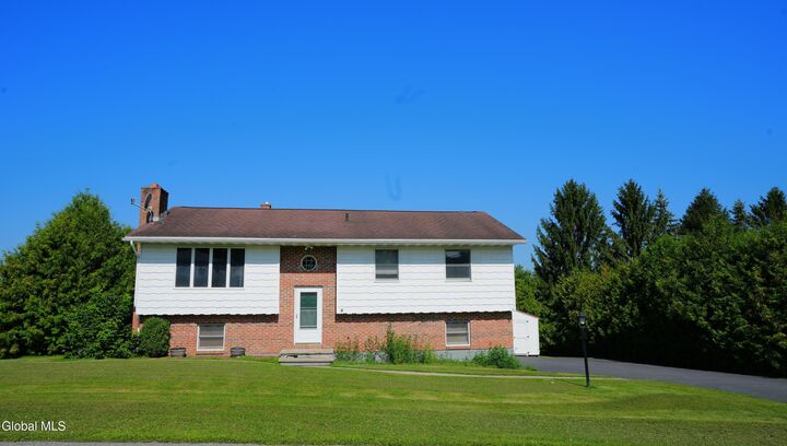 Property Photo:  4 Sylvia Lane  NY 12010 