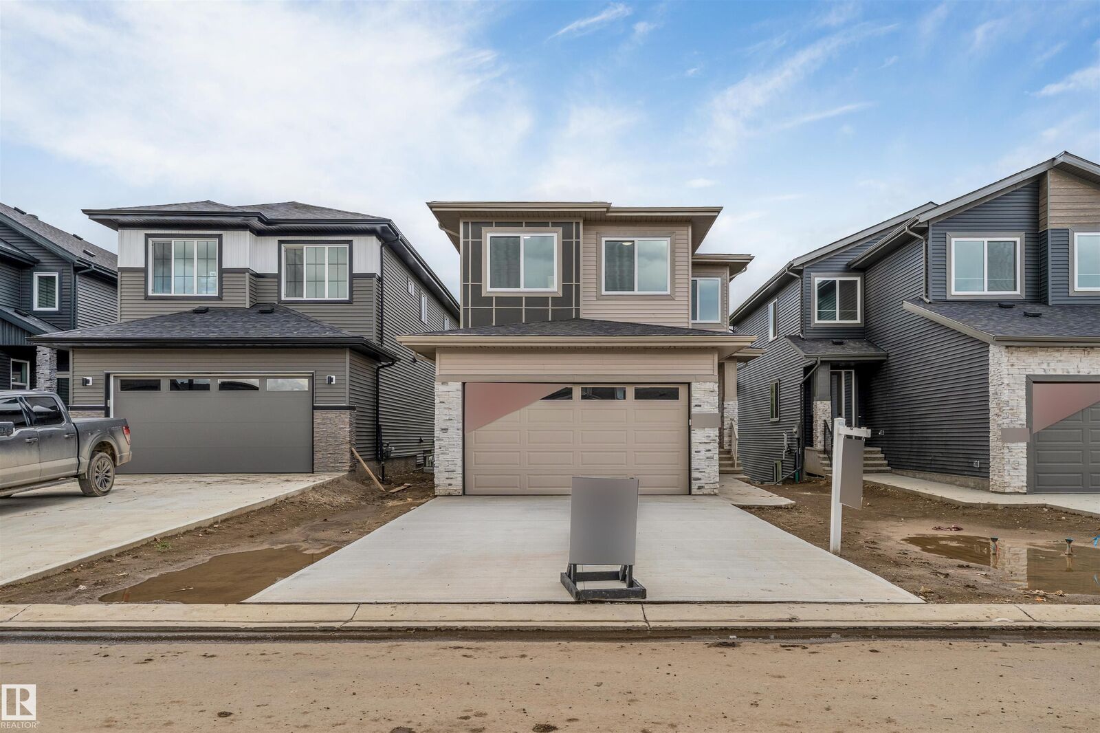 Property Photo:  47 Norwyk Wy  AB T7X 4E9 