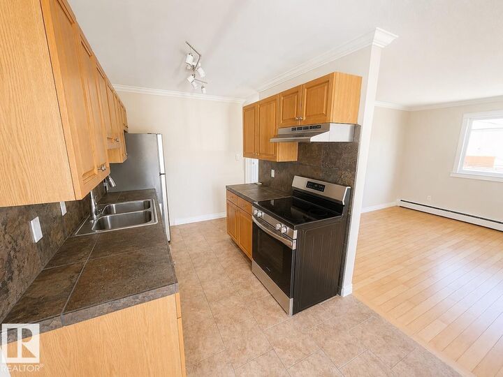 10904 159 Street NW 6 — photo 1