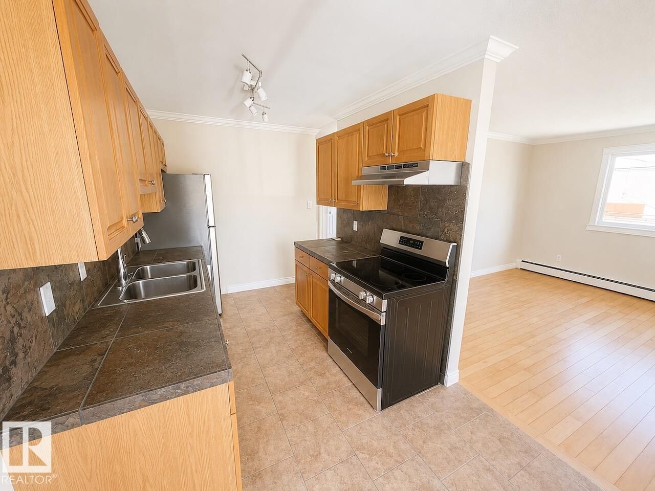 Property Photo:  10904 159 Street NW 6  AB T5P 3C1 