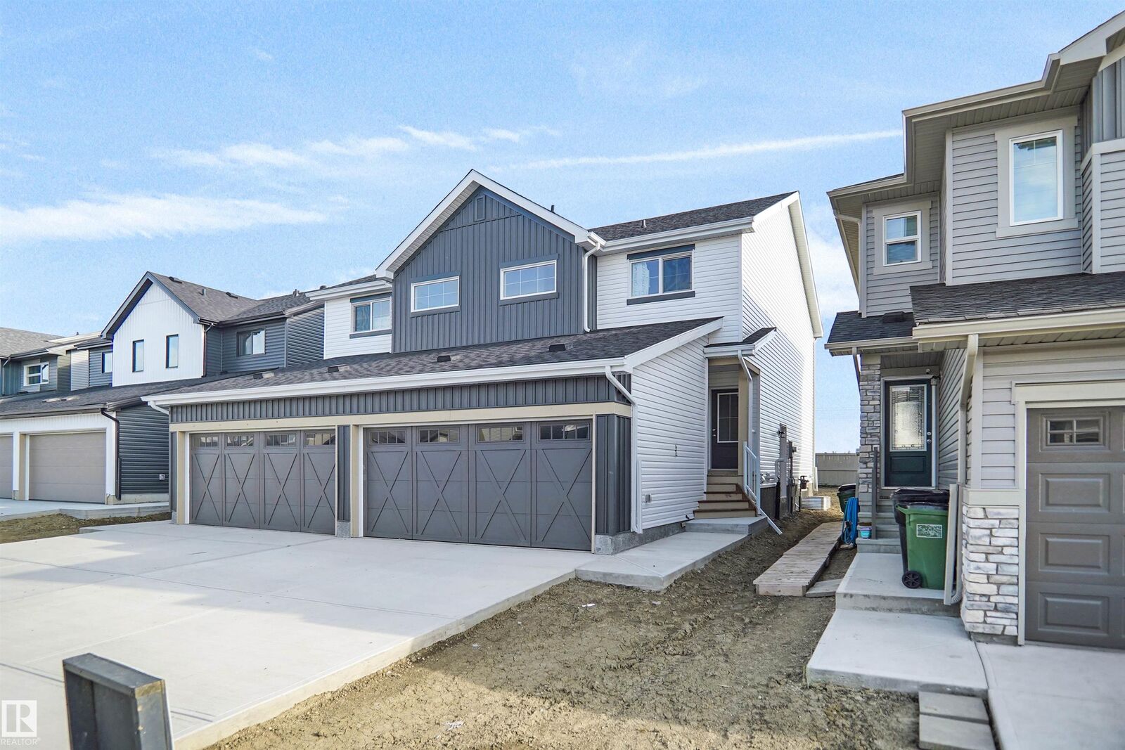 Property Photo:  8901 Carson Way SW  AB T6W 5H8 