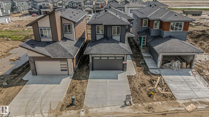 4647 17 Avenue SW — photo 1