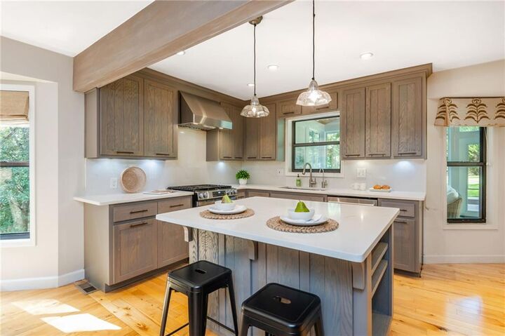 Property Photo:  420 Stonebridge Drive  GA 30075 