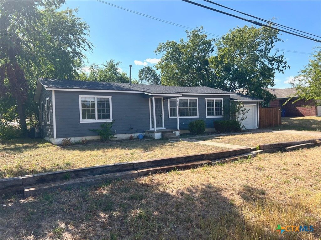 Property Photo:  801 N 1st Street  TX 76522 