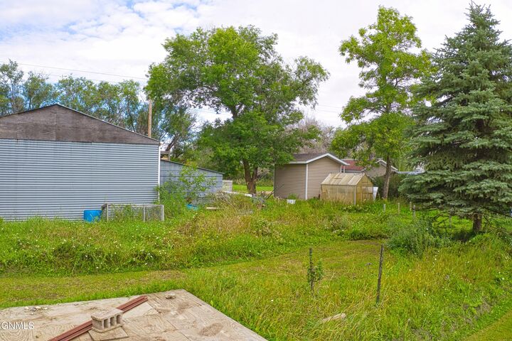 Property Photo: 307 Linda Street ND 58833