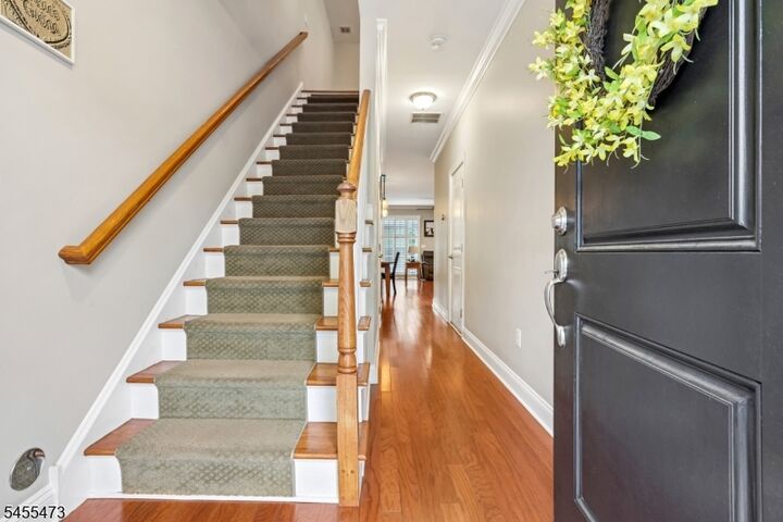 Property Photo:  35 Red Oak Ct  NJ 07420 