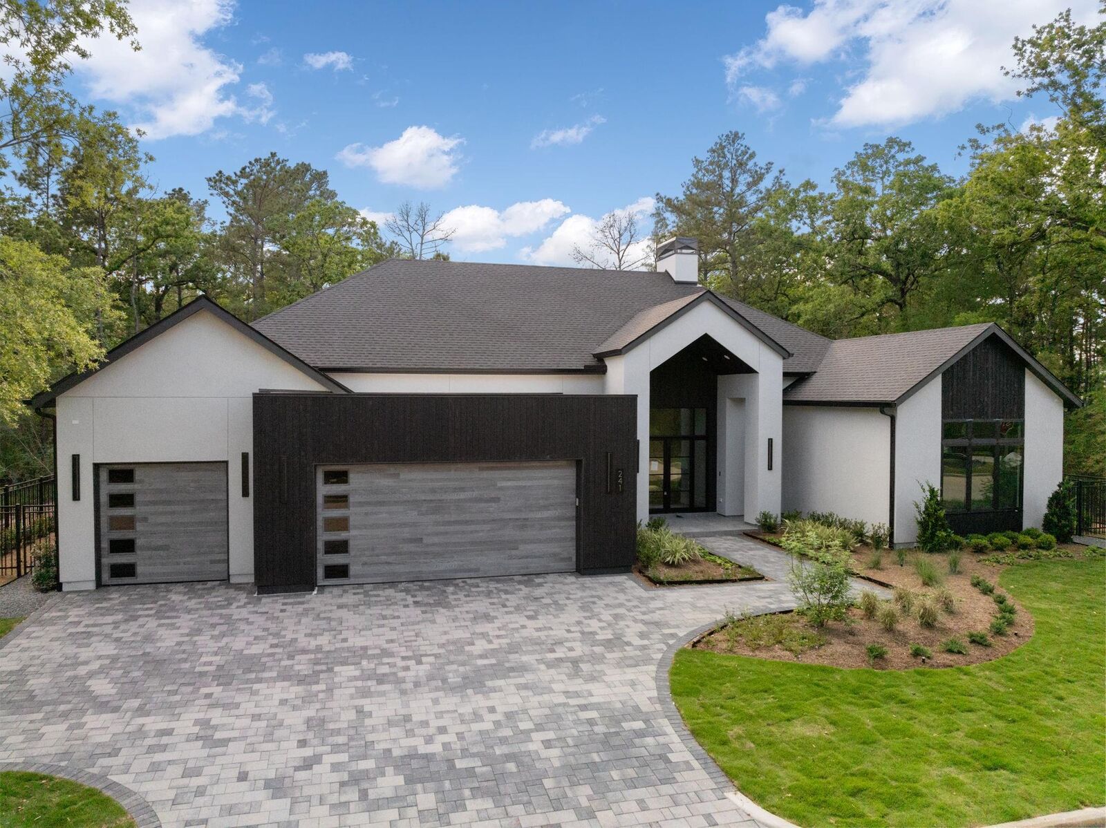 Property Photo:  241 Eminence Isle  TX 77316 