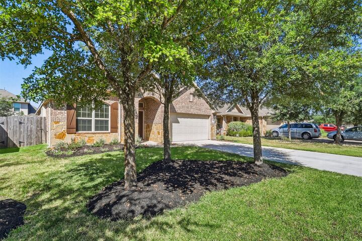 Property Photo:  637 Maple Point Drive E  TX 77301 