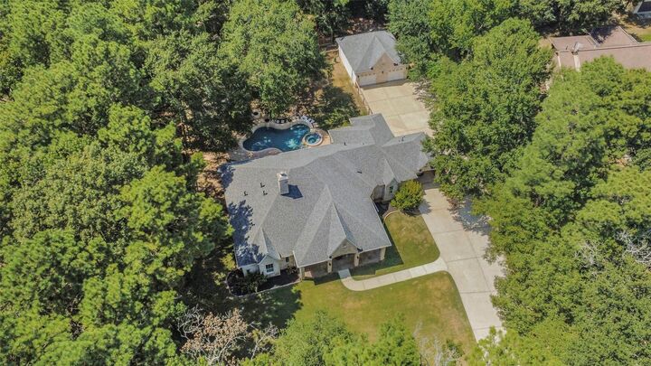 Property Photo: 4046 Highland Pass TX 77316
