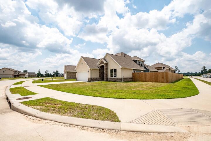 Property Photo: 10610 Ellerston Road TX 77327