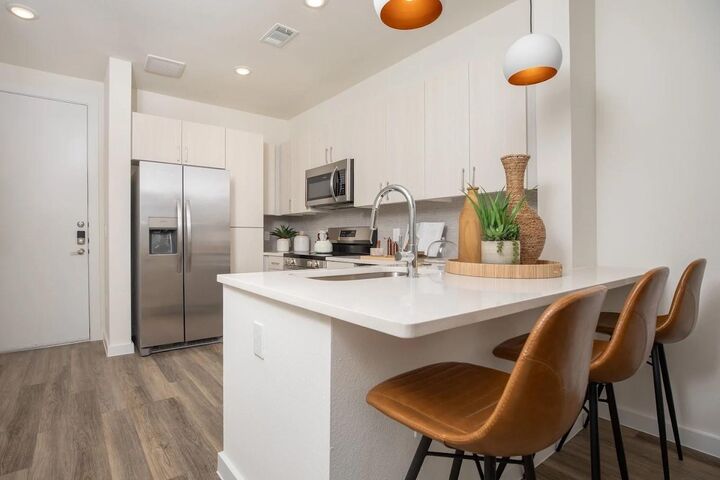 Property Photo: 1690 North Loop 207 TX 77009