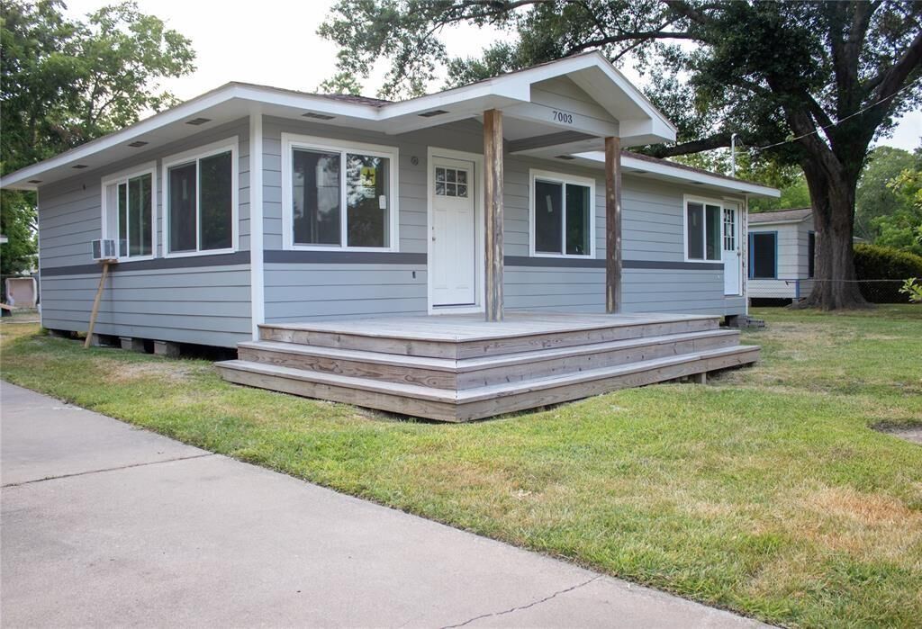 Property Photo:  7003 Hoffman Street  TX 77028 