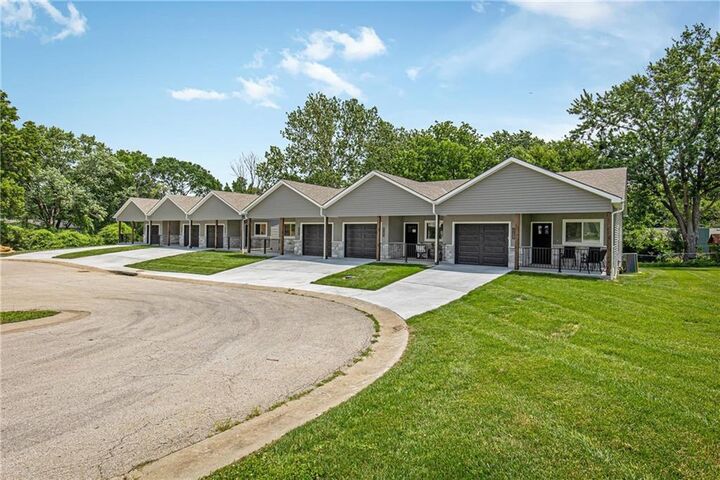 Property Photo: 5821 Hunter Court MO 64133