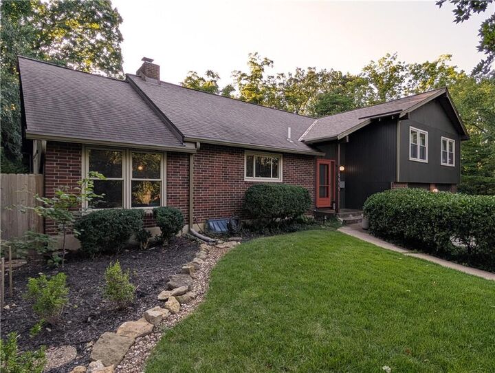Property Photo:  10050 Roe Avenue  KS 66207 