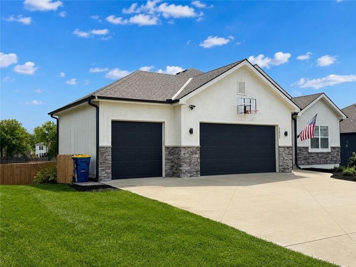 Property Photo:  22905 S Creekview Drive  MO 64078 