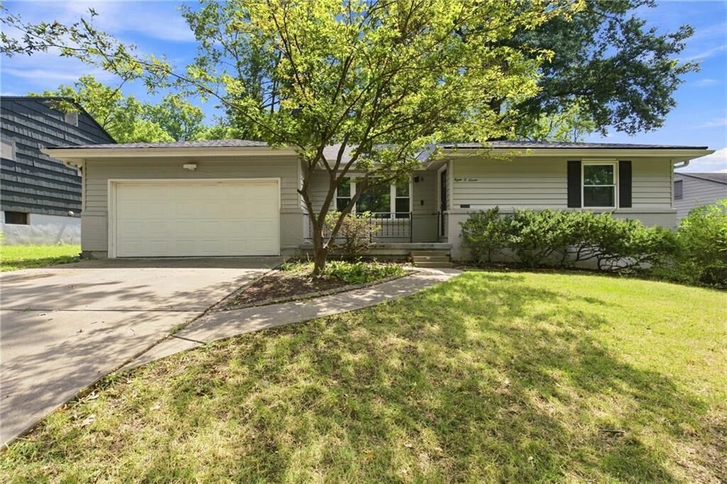 Property Photo:  807 W 87th Terrace  MO 64114 