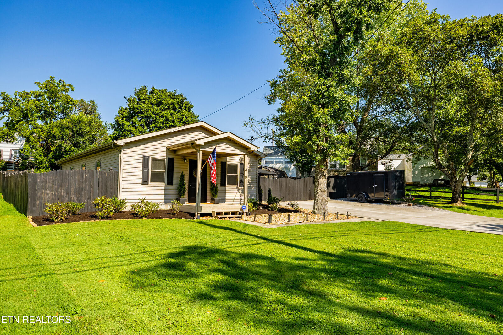 Property Photo: 410 Harville St TN 37804