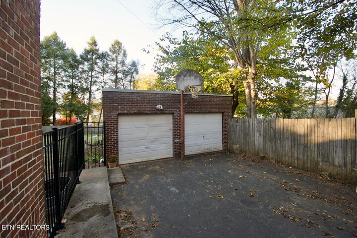 Property Photo:  1015 Oak Park Ave  TN 37803 