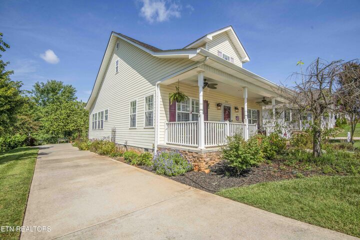 Property Photo:  952 Stratford Ave  TN 37874 