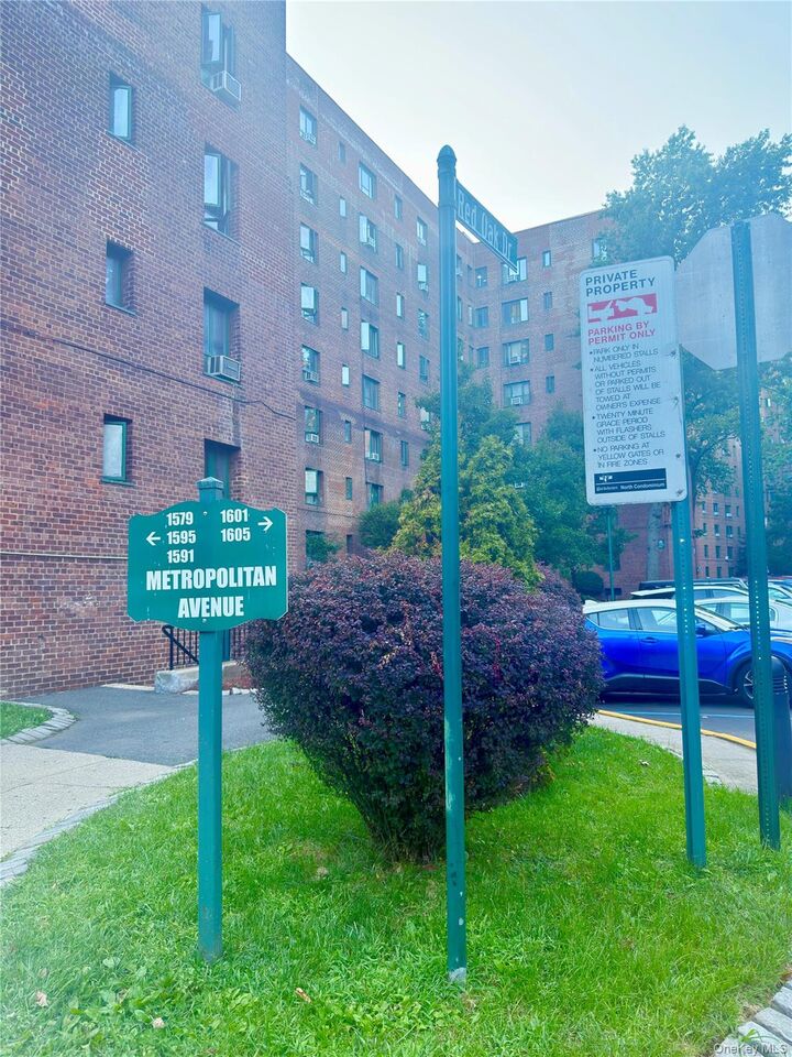 Property Photo:  1591 Metropolitan Avenue 5C  NY 10462 