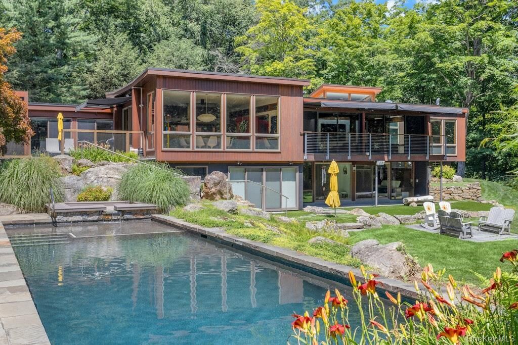 Property Photo:  14 Cradle Rock Road E  NY 10576 