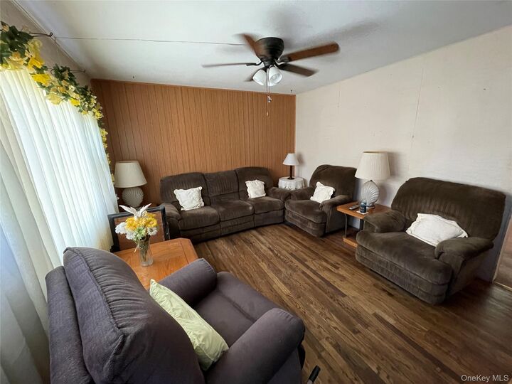 Property Photo:  16 Heathcote Road  NY 11757 