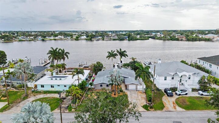 Property Photo:  704 Bayshore Drive  FL 34689 