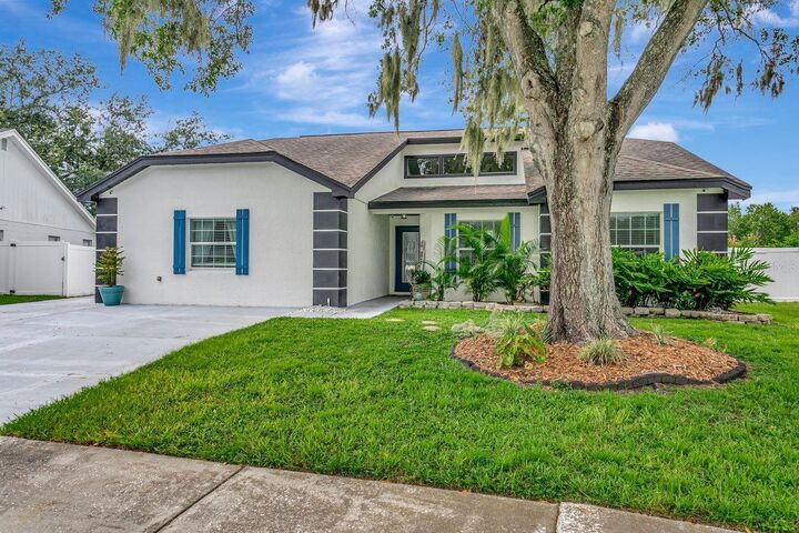 Property Photo:  12007 Vermillion Way  FL 33569 