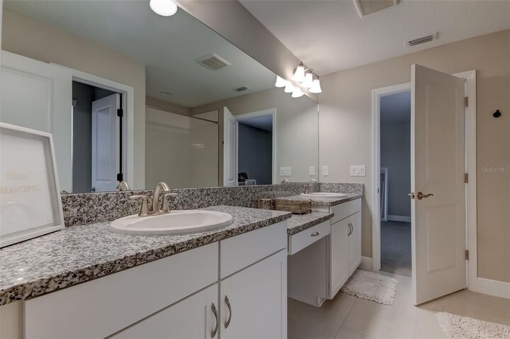 Property Photo:  13118 Jeter Creek Drive  FL 33579 