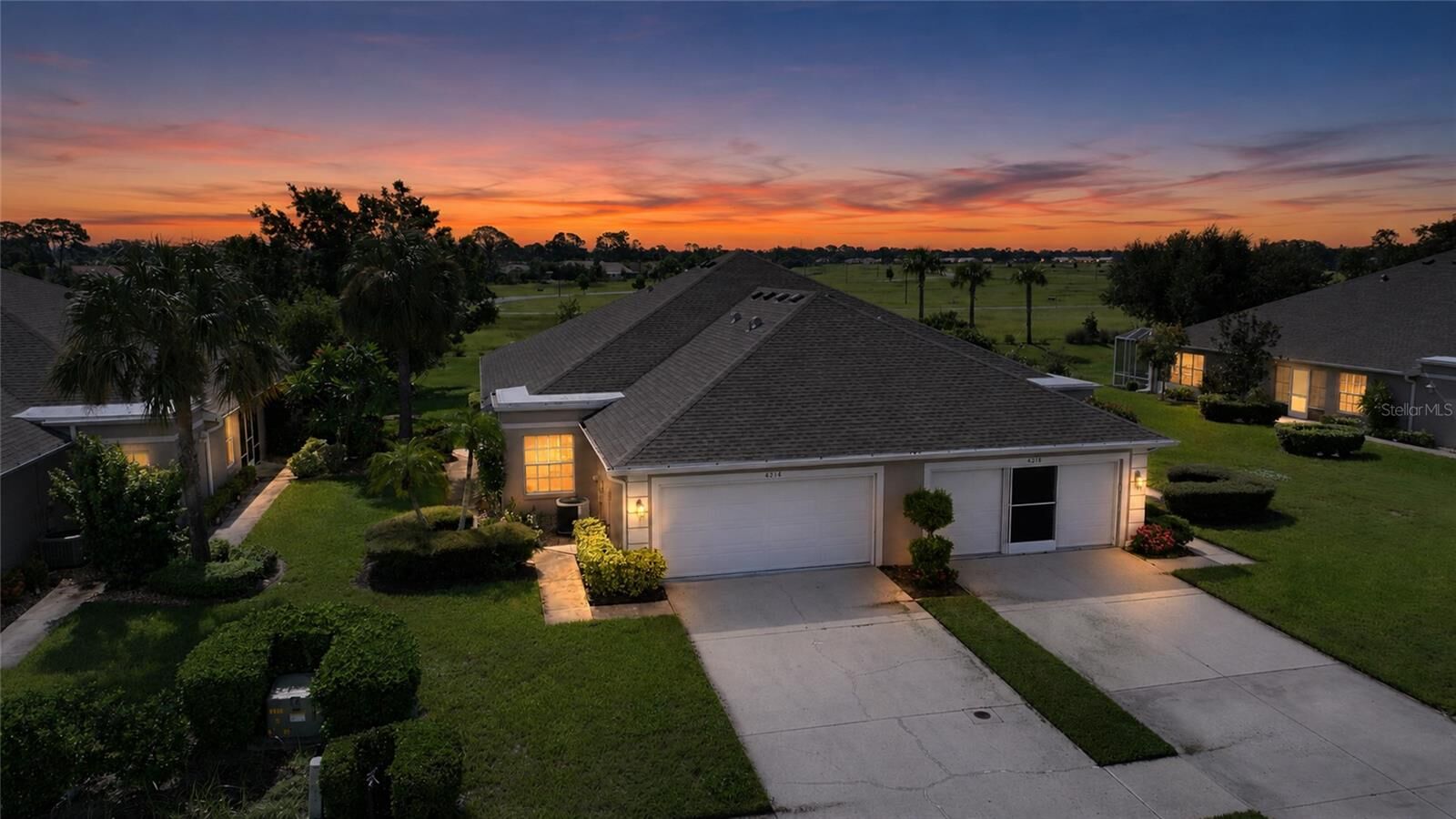 Property Photo:  4214 Fairway Place  FL 34287 