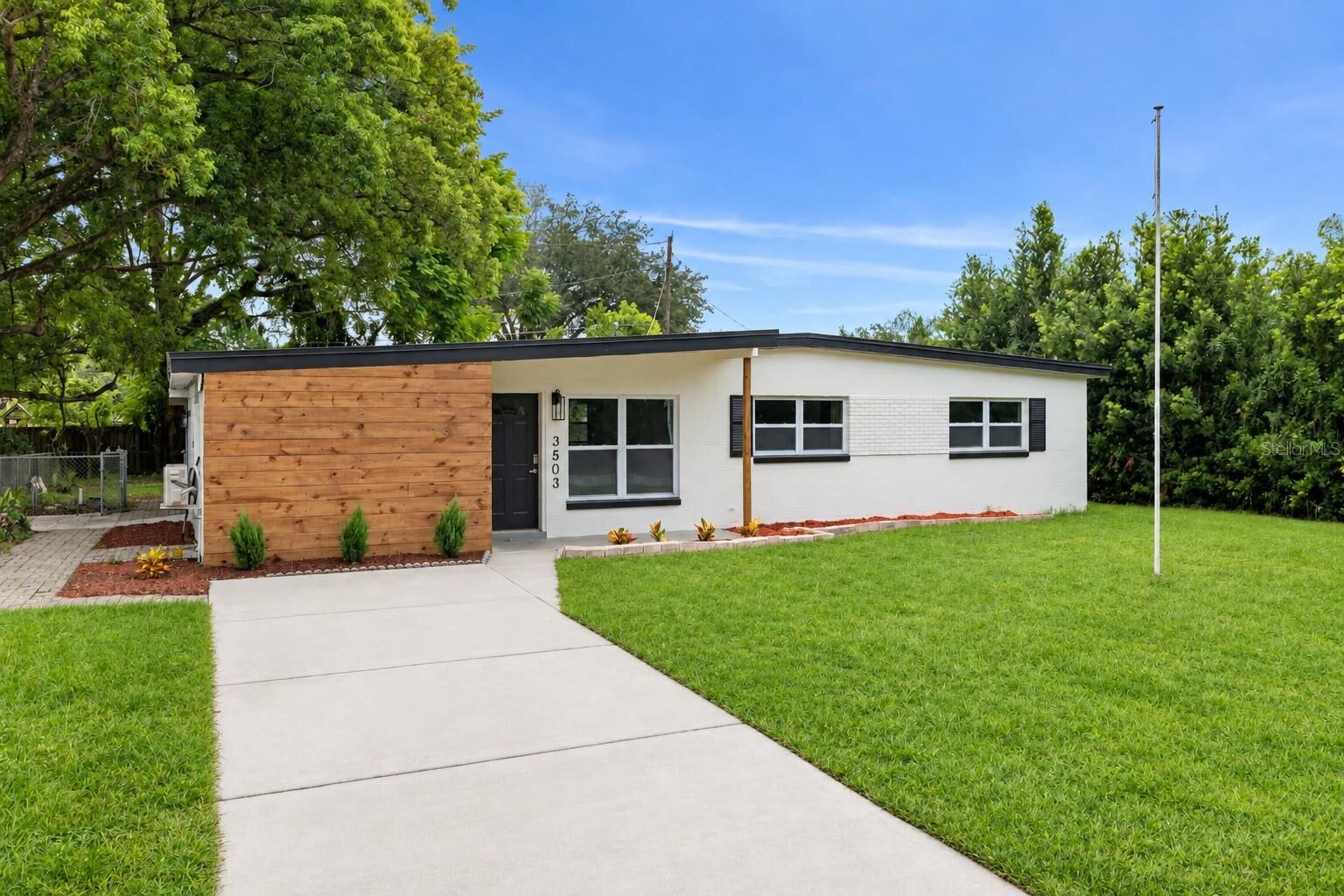 Property Photo: 3503 S Crystal Lake Drive FL 32806