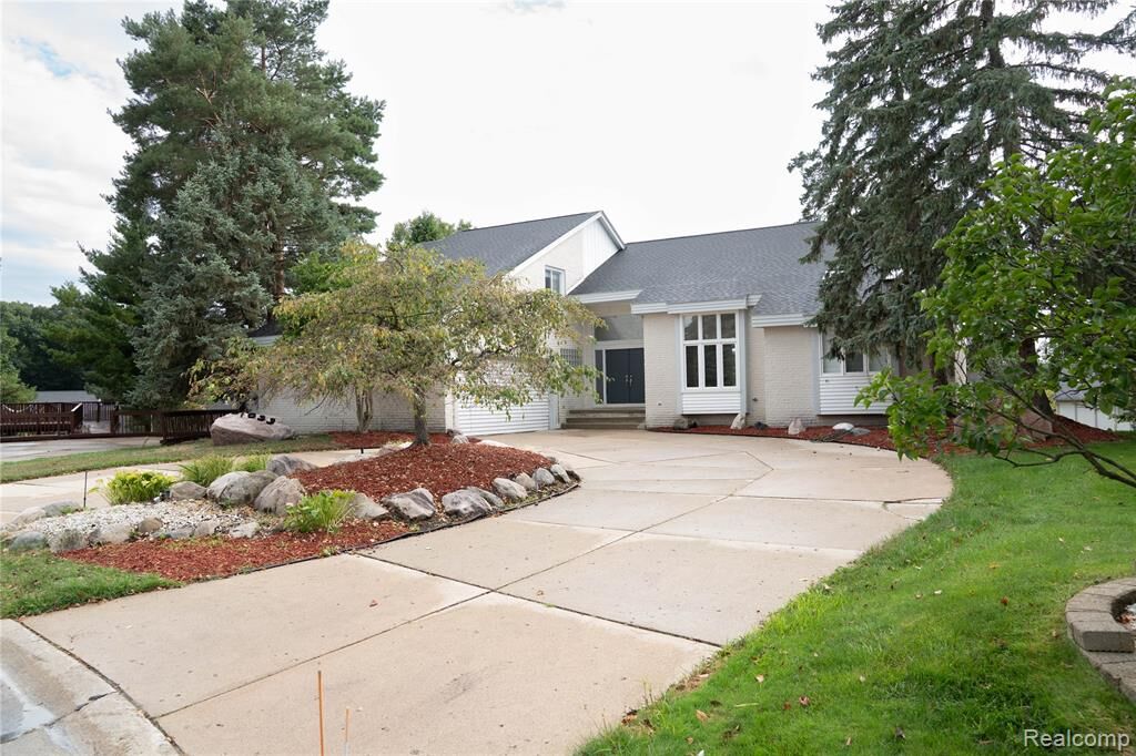 Property Photo:  31033 Evergreen Court  MI 48331 1179 