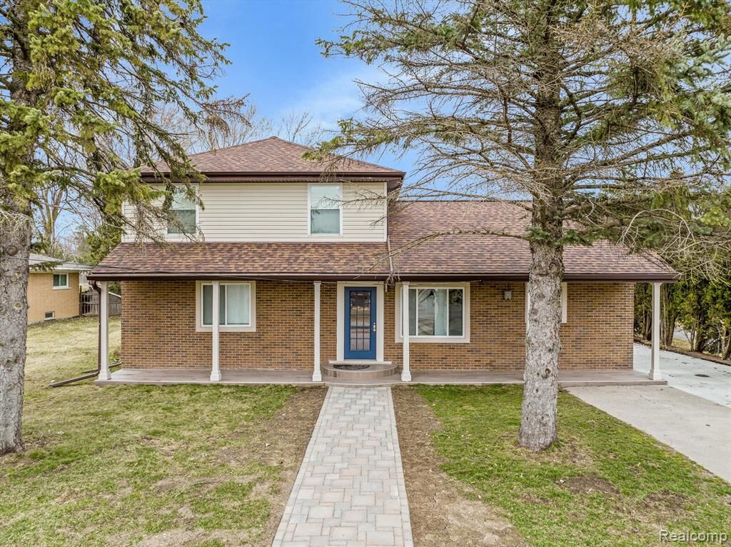 Property Photo: 498 South Boulevard MI 48307 5153