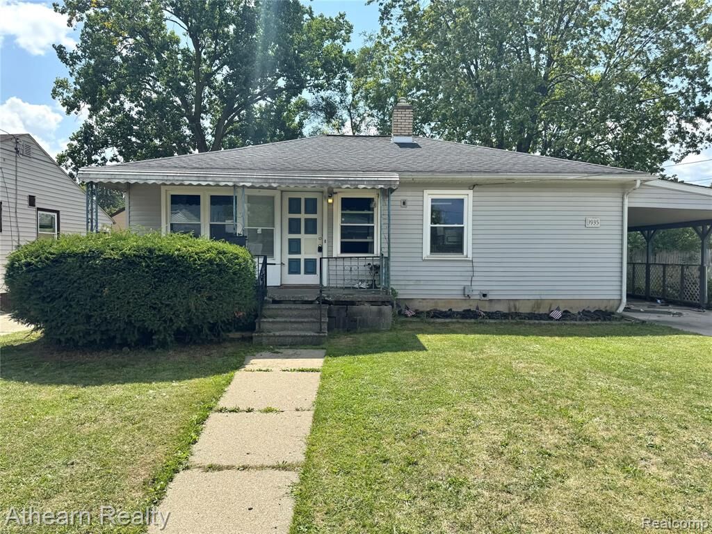 Property Photo: 3935 Larchmont Street MI 48532 5271