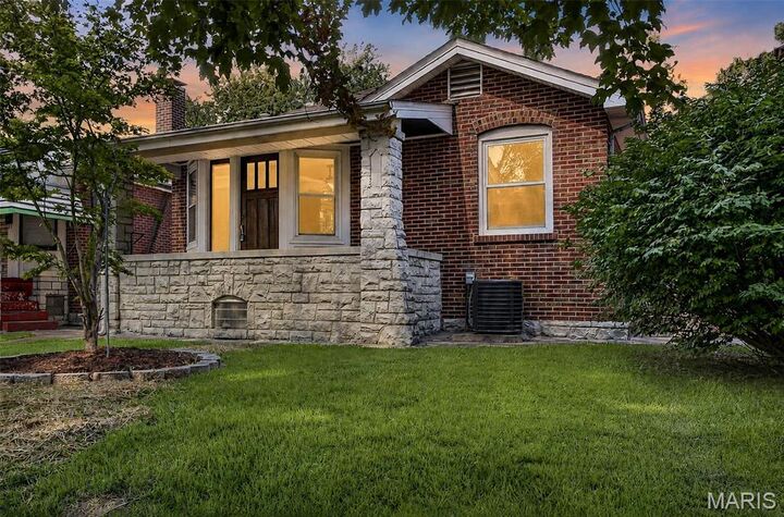 Property Photo:  4005 Dover Place  MO 63116 