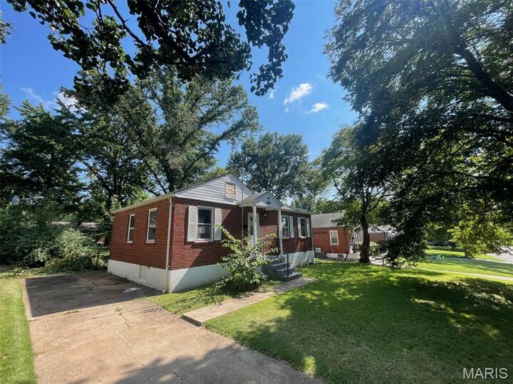 Property Photo: 13 Saint Margaret Court MO 63031