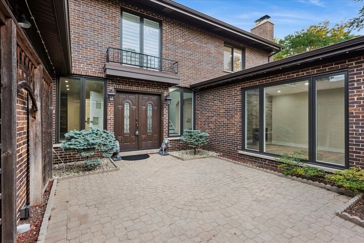 Property Photo:  505 Rue Royale  IL 60010 