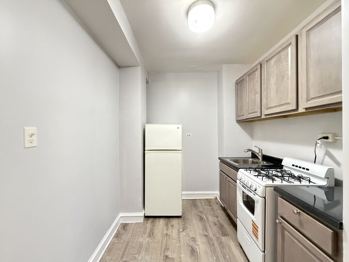 Property Photo: 917 W Eastwood Avenue 616 IL 60640