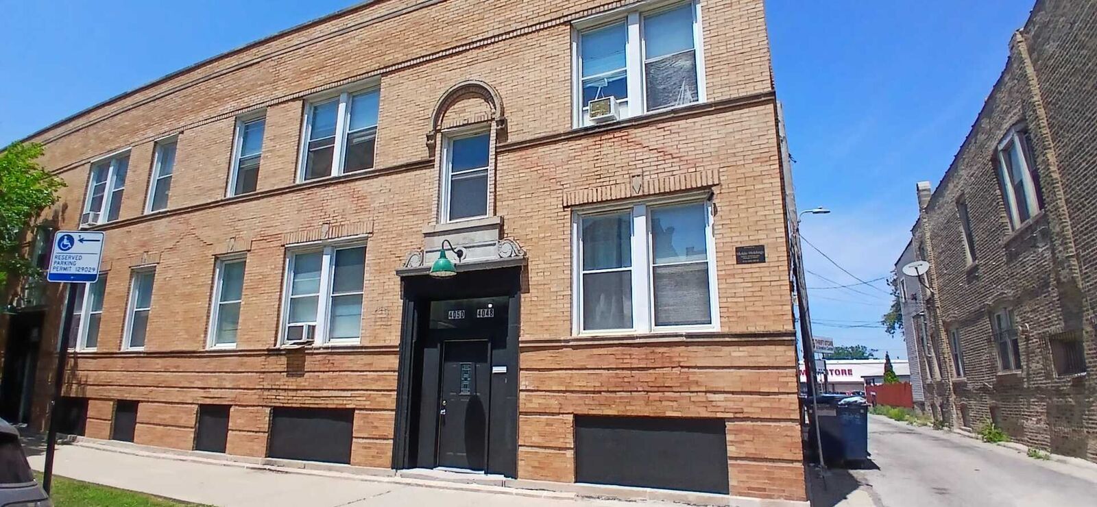 Property Photo:  4050 W Hirsch Street 1  IL 60651 