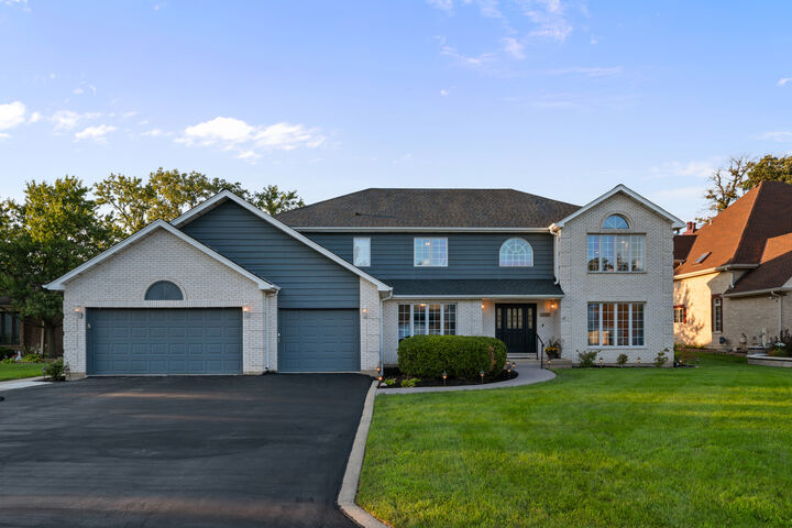 Property Photo:  17W210 Massel Court  IL 60106 