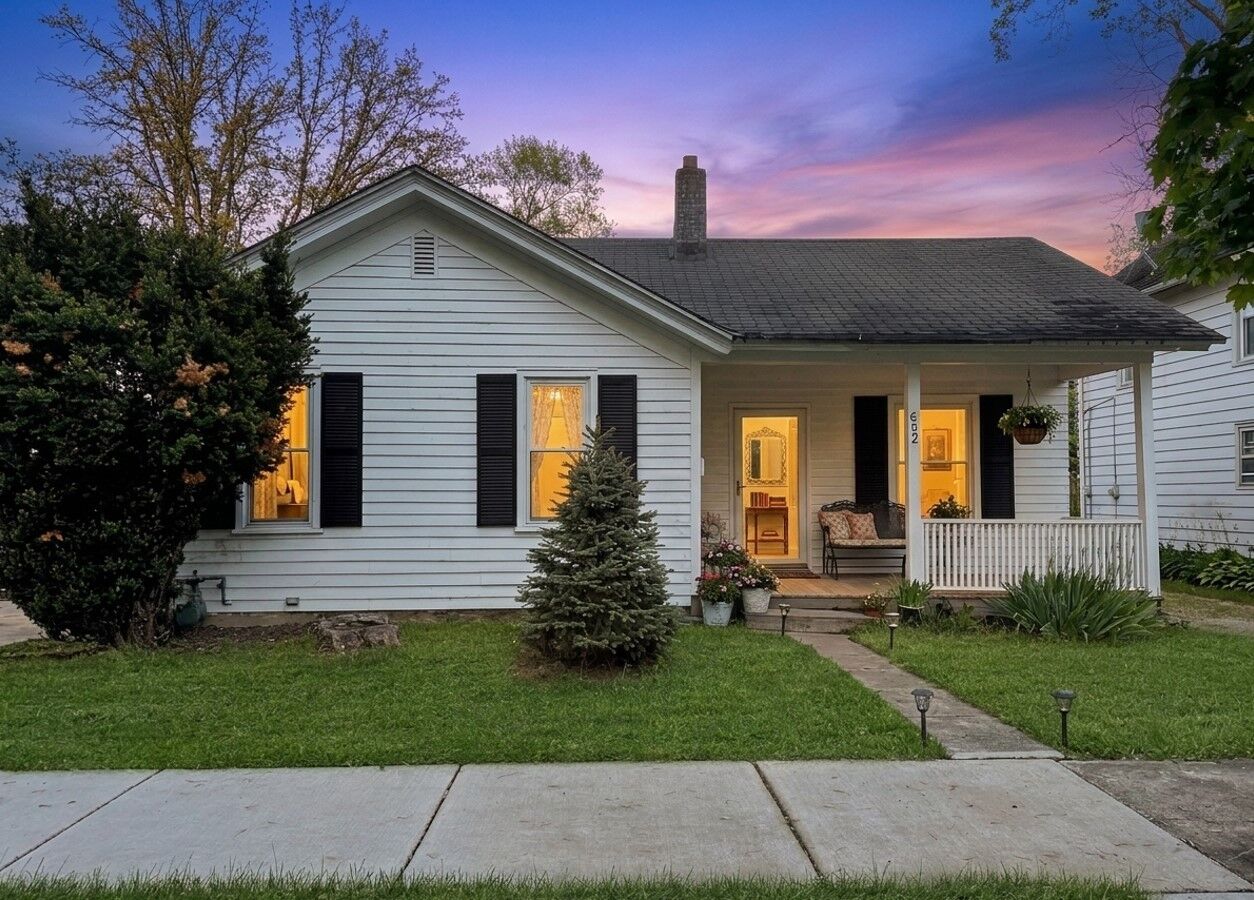 Property Photo:  652 S Main Street  IL 60540 