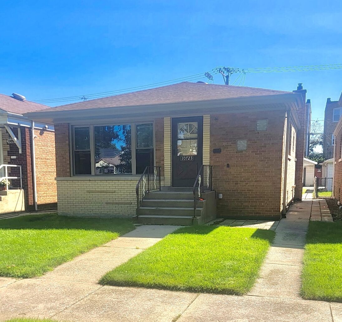 Property Photo: 10723 S Avenue D IL 60617