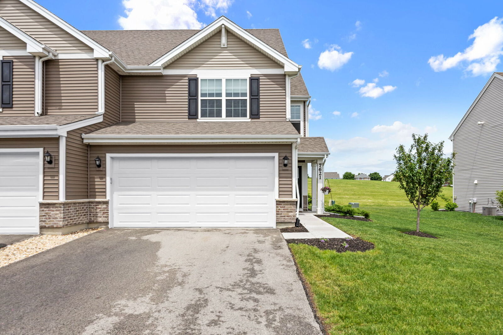 Property Photo: 7621 Stonecrop Lane IL 60431
