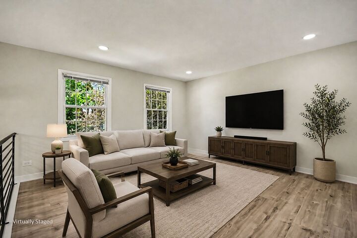 Property Photo: 1312 W Oakmont Road IL 60169