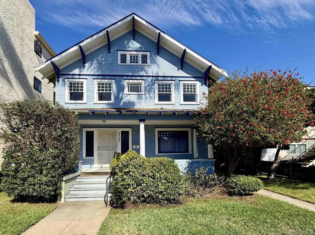 Property Photo:  