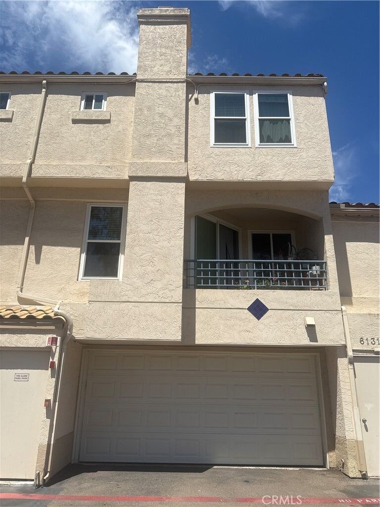 Property Photo: 6131 Calle Mariselda 104 CA 92124