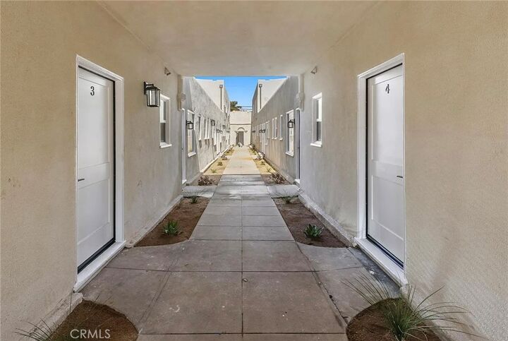 Property Photo:  1237 E 1st 8  CA 90802 