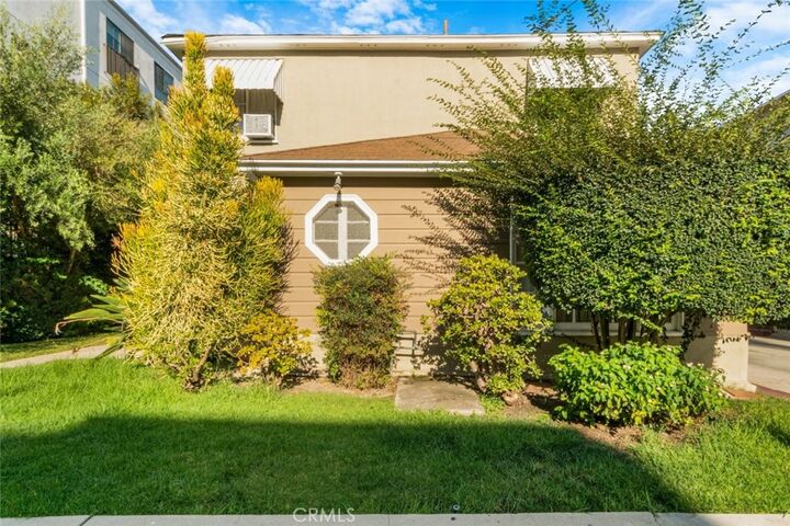 Property Photo: 110 S Kings Rd CA 90048