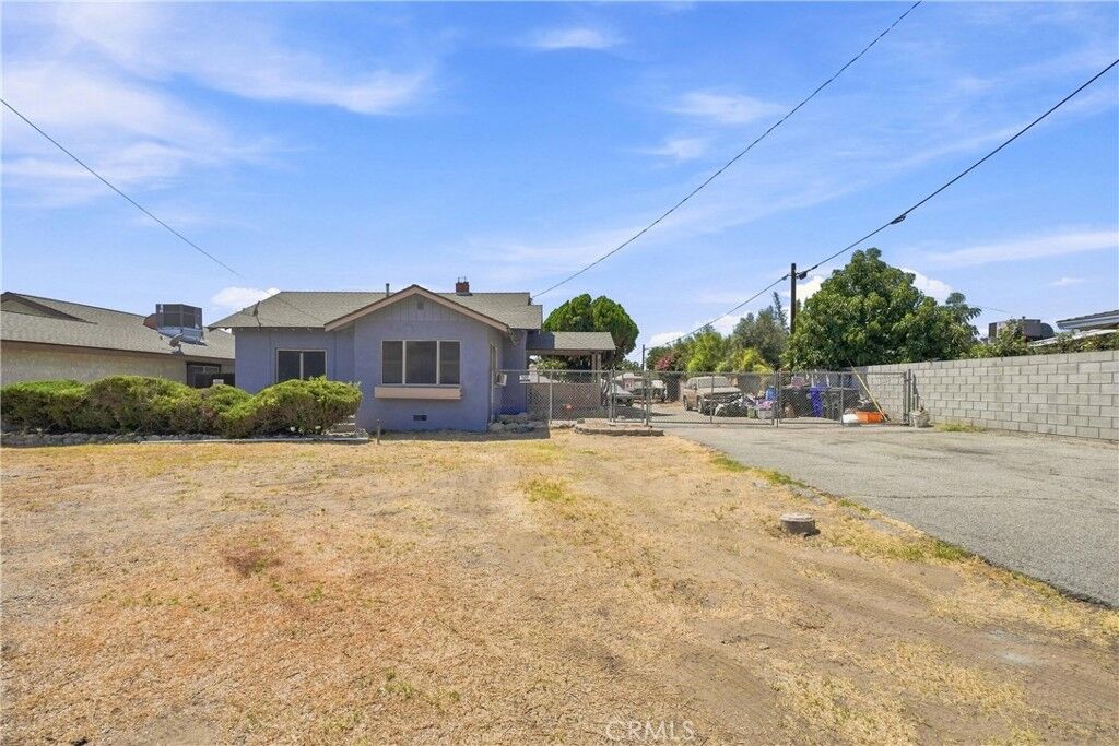 Property Photo:  9606 Palmetto  CA 92335 
